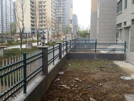 小區(qū)鋅鋼護欄為啥都在用這種？