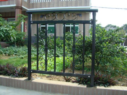 陽臺護欄裝修怎樣才規(guī)范？陽臺護欄廠家總結了