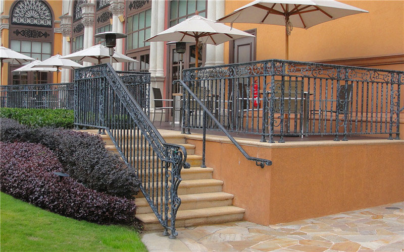 陽臺(tái)鐵藝護(hù)欄